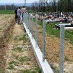 Postavlja se nova žičano-betonska ograda oko mjesnog roblja u Lipovljanima